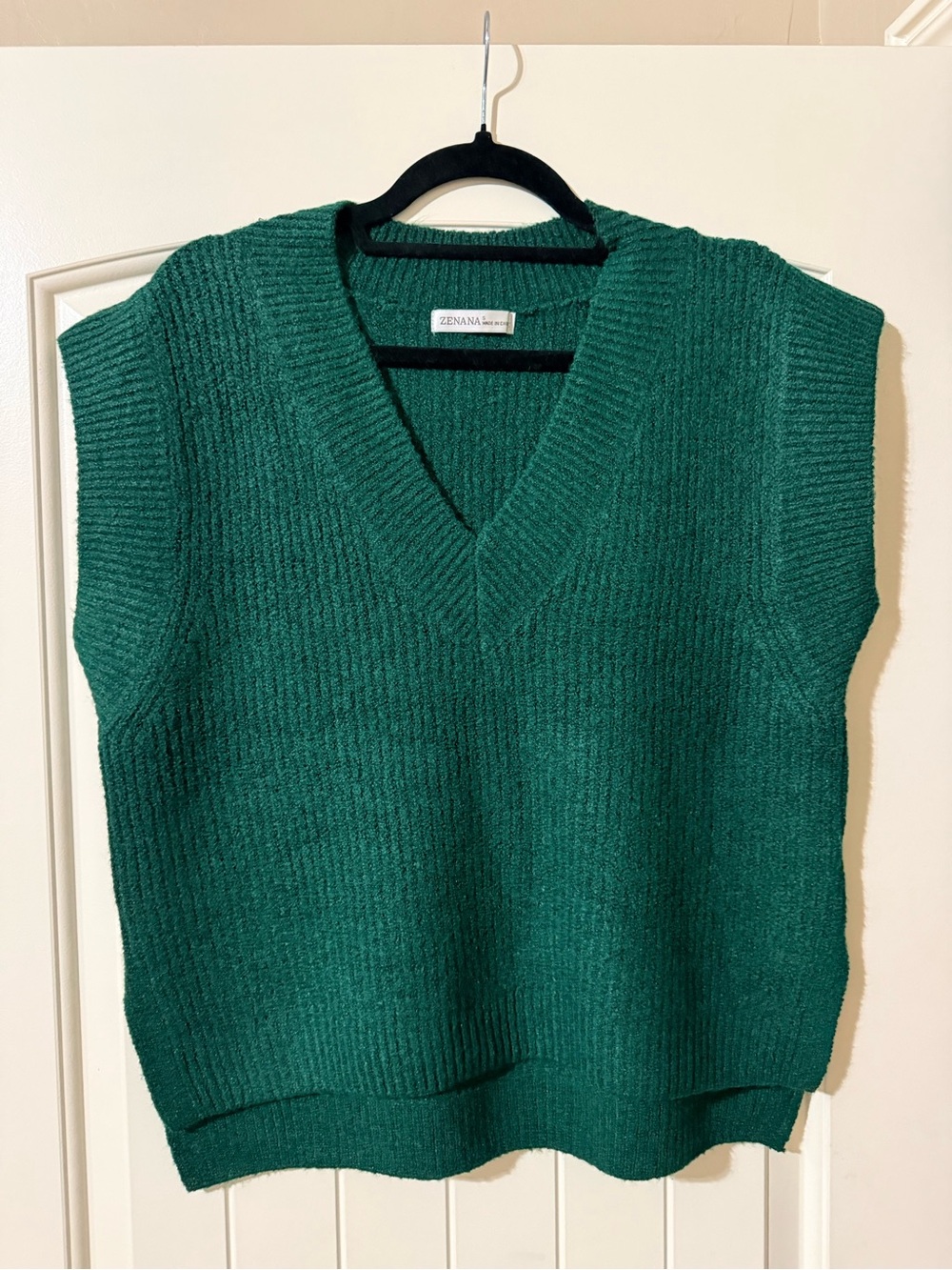 Zenana Green V-Neck Knit Sweater Vest. NWOT
